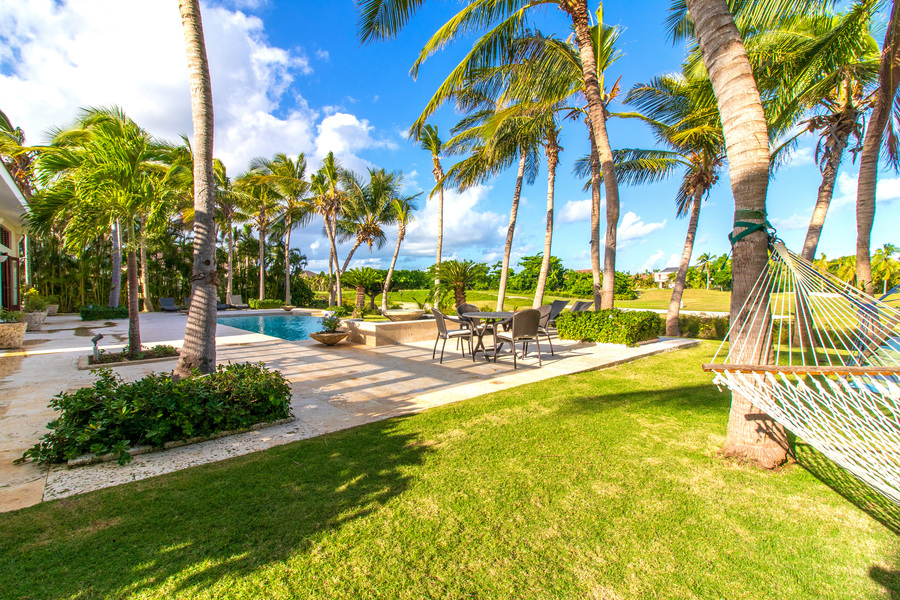 Relaxation area with pool and hammock near the villa